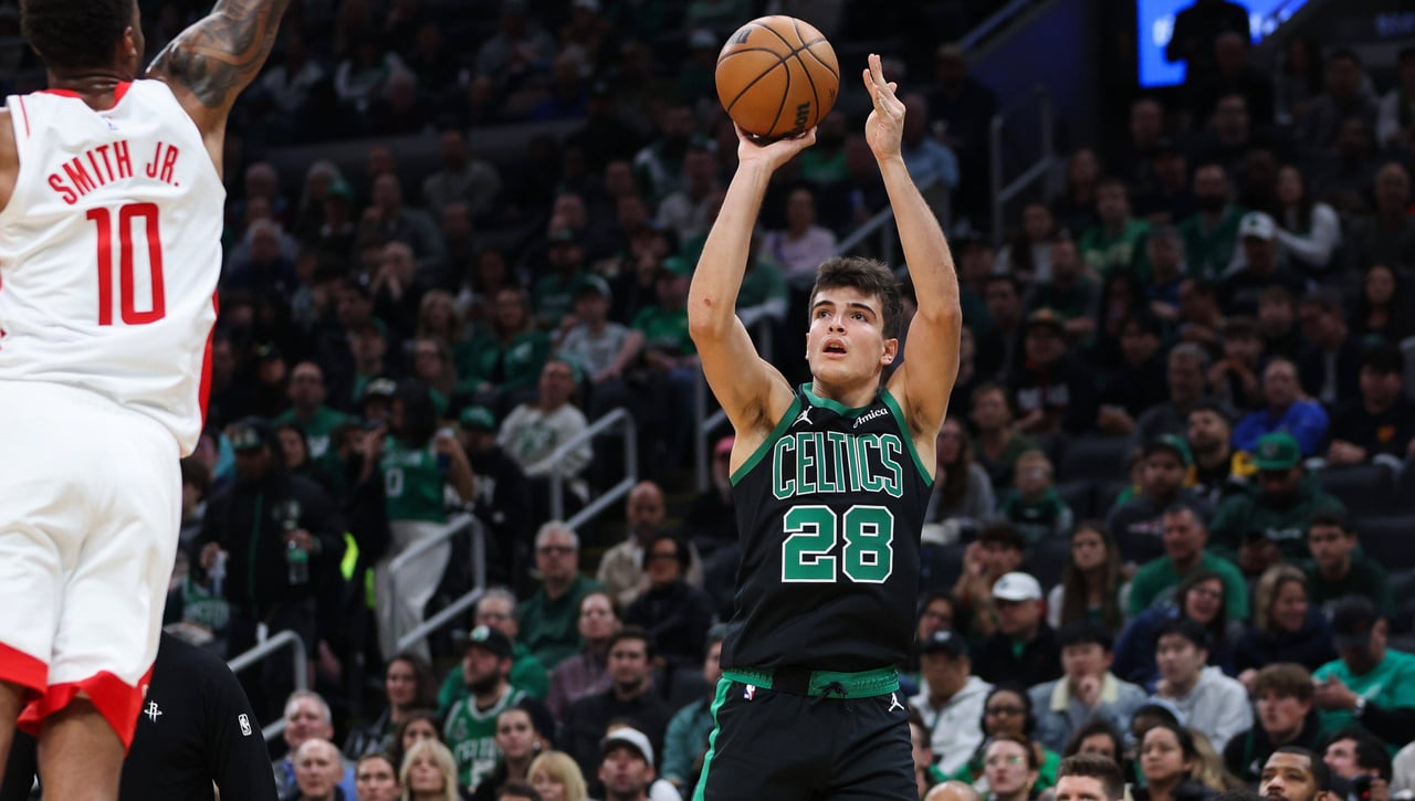 Hugo González, sin protagonismo en los Celtics y Jordi Fernández se lleva la segunda alegría