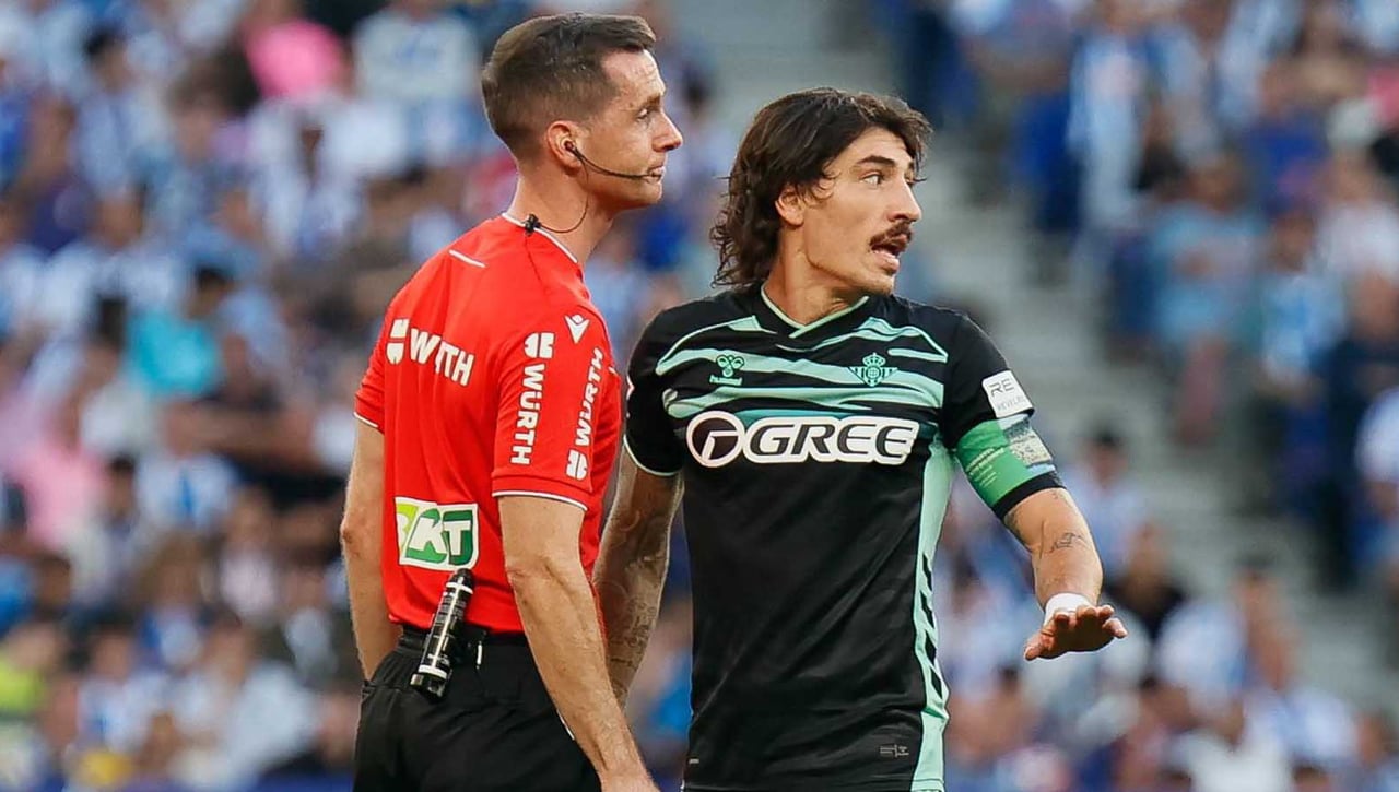 Polémica con el árbitro del Betis - Girona por una decisión que pudo costarle cara a los verdiblancos 