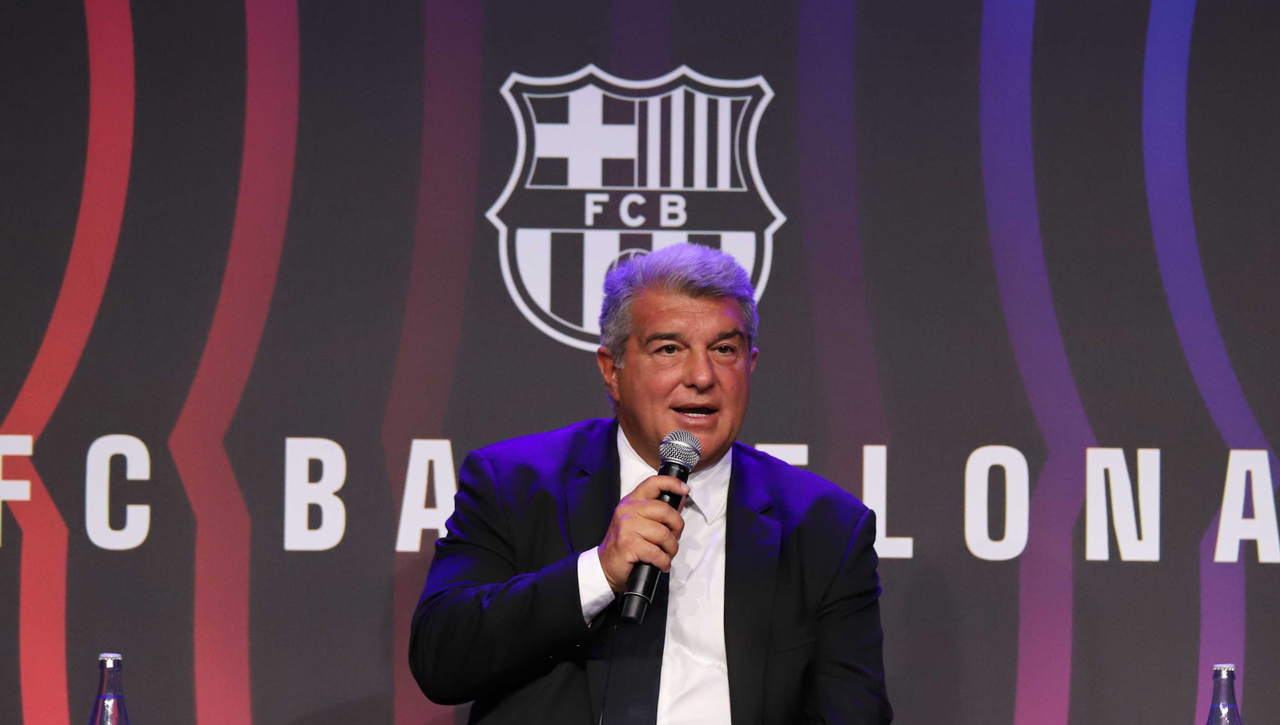 Joan Laporta se rinde a Ronald Araujo y habla de su renovación en el Barcelona