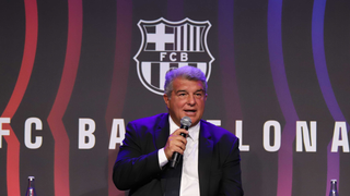 Joan Laporta se rinde a Ronald Araujo y habla de su renovación en el Barcelona