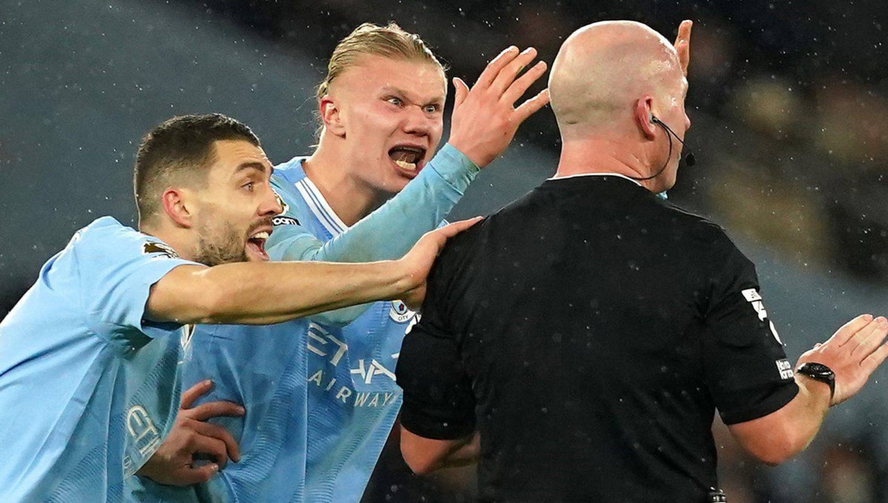 Rajada obscena de Haaland por un escándalo arbitral en la Premier League