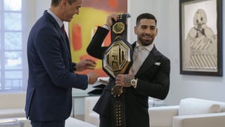 Topuria, del cinturón al chupete el mismo año