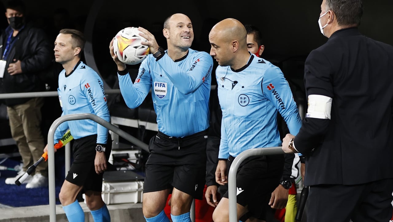 Mundial Qatar 2022: La continuidad de Mateu Lahoz, en peligro 