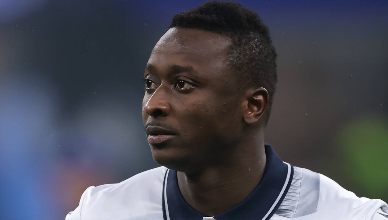 Umar Sadiq rompe su silencio tras las duras acusaciones por abandonar Nigeria