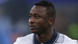 Umar Sadiq rompe su silencio tras las duras acusaciones por abandonar Nigeria