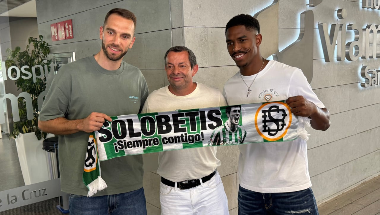Pau López y Junior Firpo pasan el reconocimiento médico con el Betis