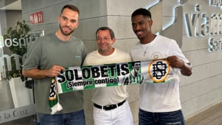 Pau López y Junior Firpo pasan el reconocimiento médico con el Betis