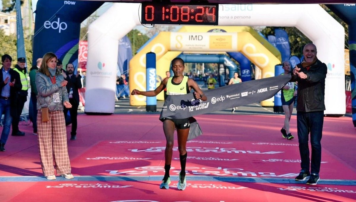 Betsy Saina bate el récord del EDP Medio Maratón de Sevilla, que también corona al etíope Walelegn 