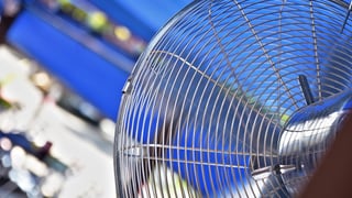 Este es el precio que pagarás en la factura de la luz si dejas el ventilador encendido toda la noche 