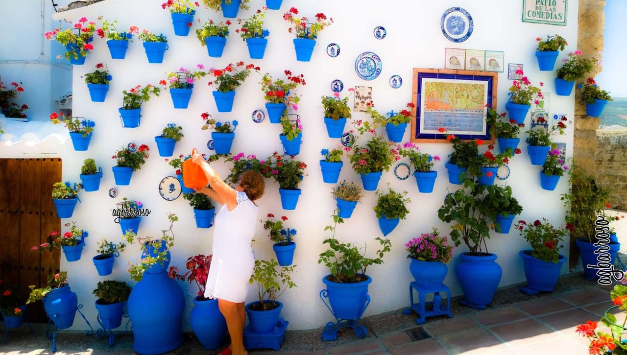 El pueblo ideal para visitar en primavera en Andalucía: cientos de macetas en sus calles
