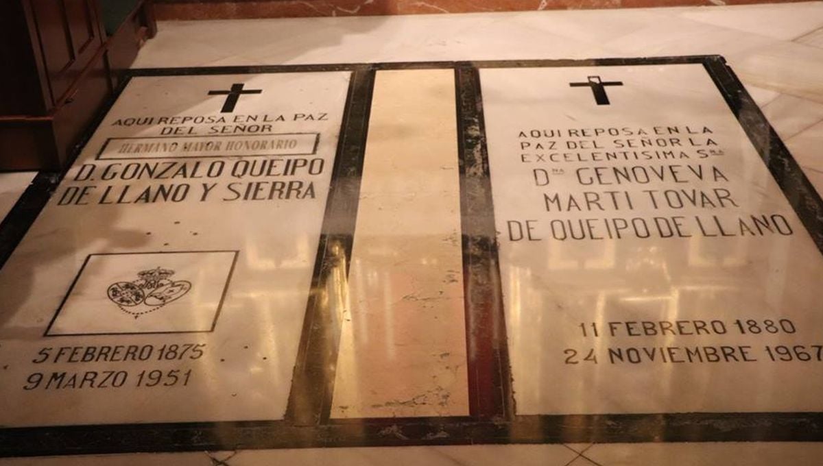 Exhumados los restos de Queipo de Llano y Bohórquez en la Macarena entre aplausos y proclamas 