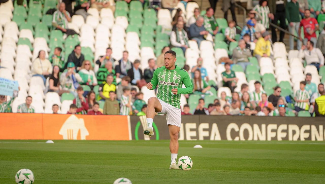 Manu Fajardo, menos tajante que Pellegrini sobre Vitor Roque: "Ojalá se pueda quedar..."