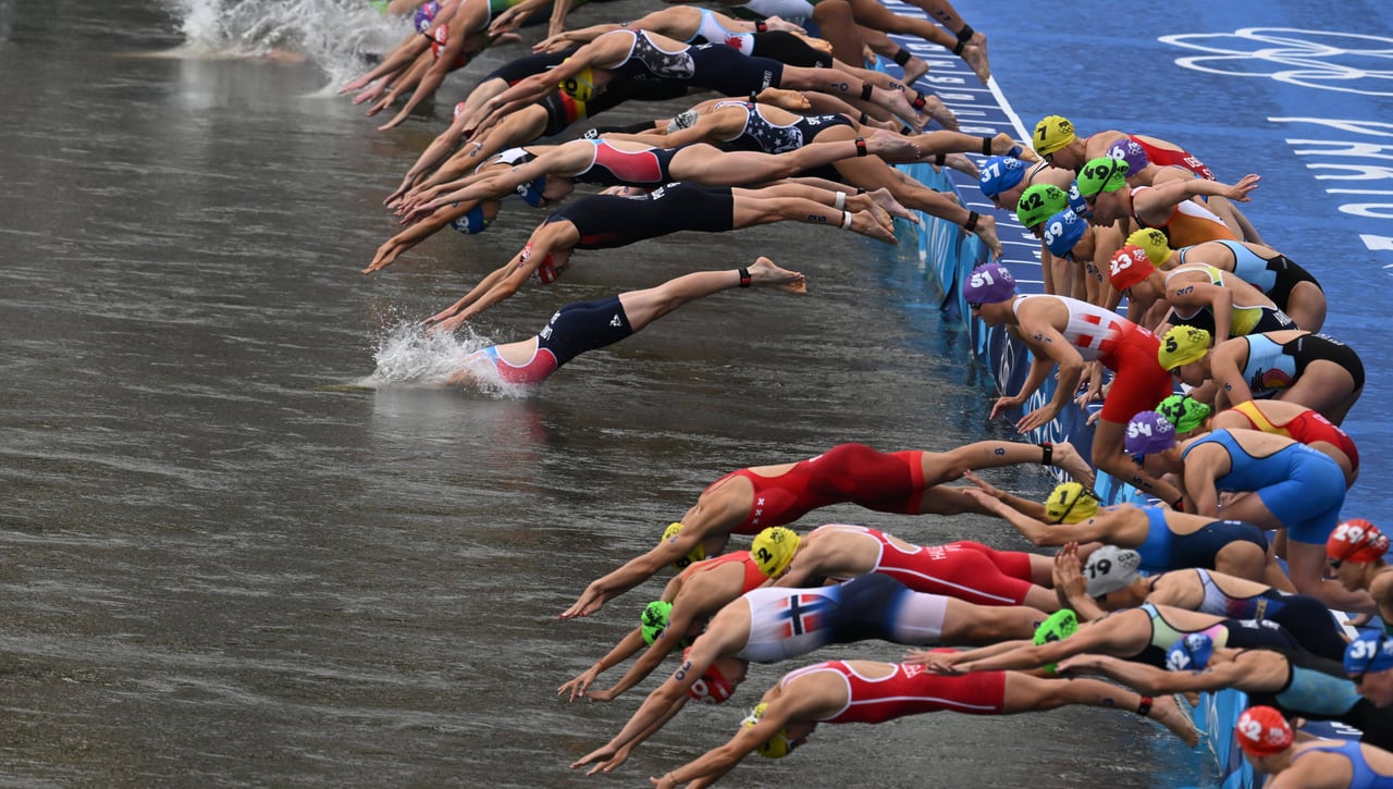 Una deportista hospitalizada tras nadar en el Sena
