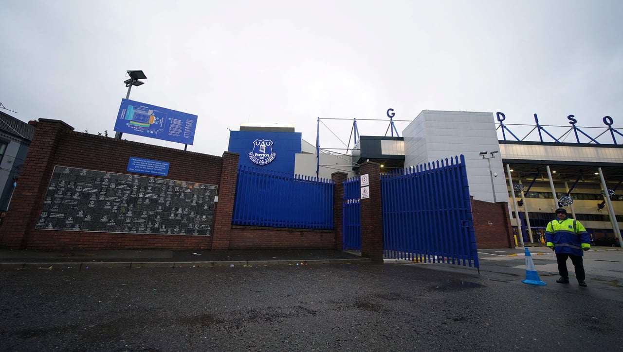 Toman una decisión sobre el derbi de Liverpool