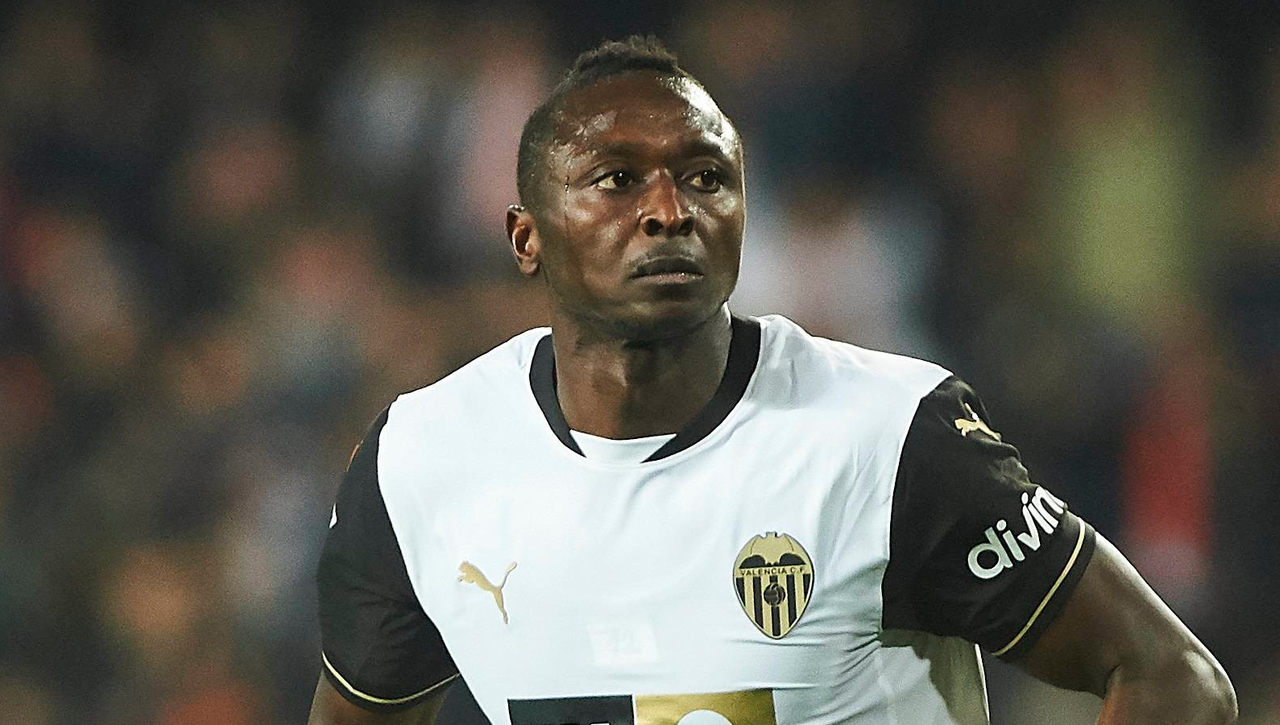 Sadiq ya no tiene dorsal en la Real Sociedad: el club explica los motivos y su continuidad