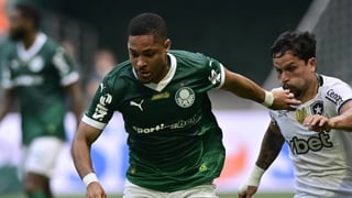 Vitor Roque se estrella