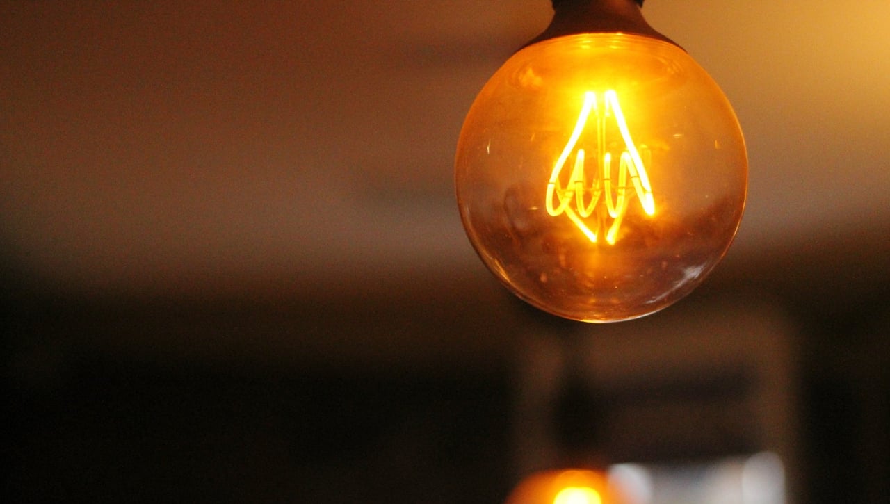 Precio de la luz, hoy miércoles 11 de enero de 2023, por horas: cuándo está más barata y más cara