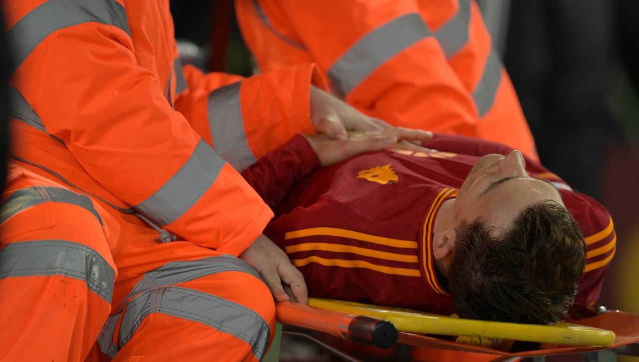 El español Diego Llorente da el susto en el Roma-Feyenoord