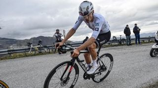 El Tour de Francia se echa a temblar y Juan Ayuso se queda como gran referente