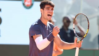 Carlos Alcaraz lo vuelve a hacer en Roland Garros y con récord incluido
