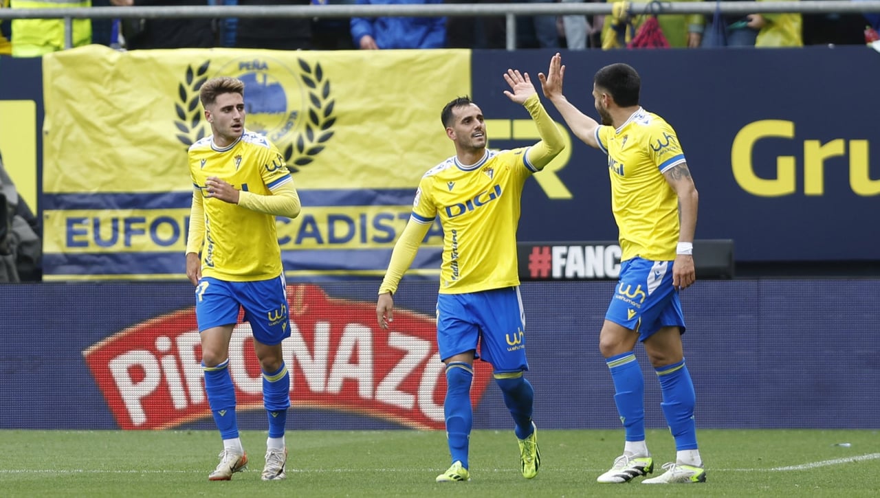 Un bético complica la vida al Sevilla