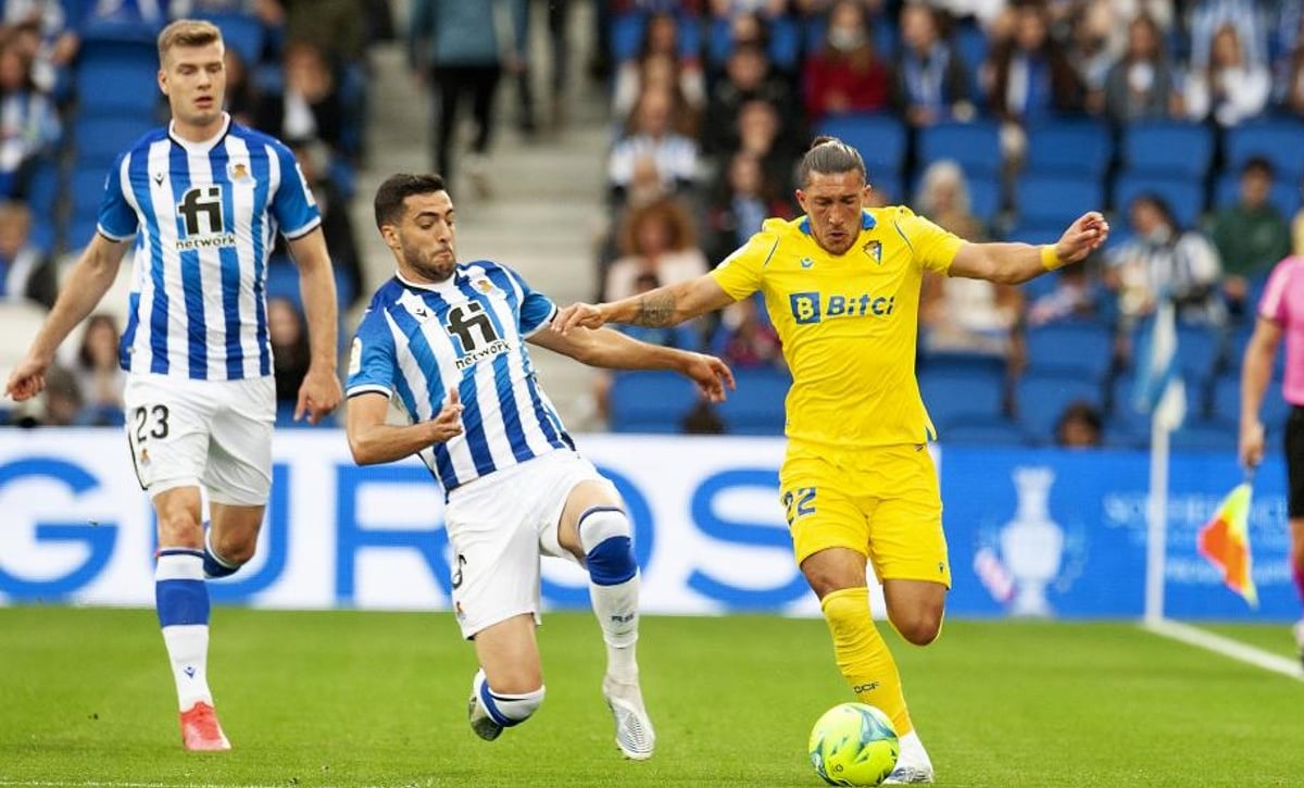 La cláusula que dificulta la salida de Espino del Cádiz 