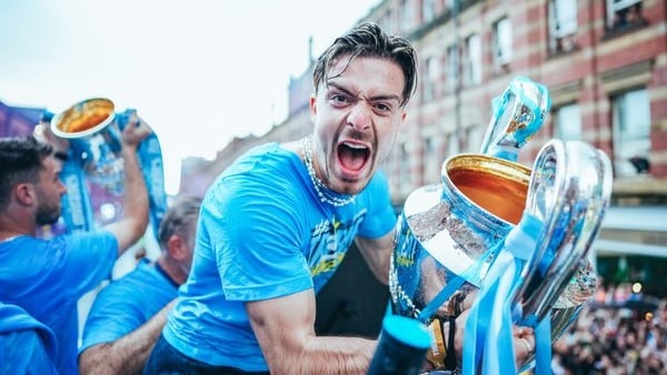 El jugador del Manchester City que acabó vomitando dentro de un bolso