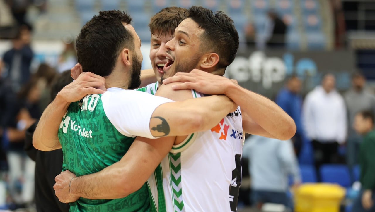 El Betis se abona a la épica para seguir soñando