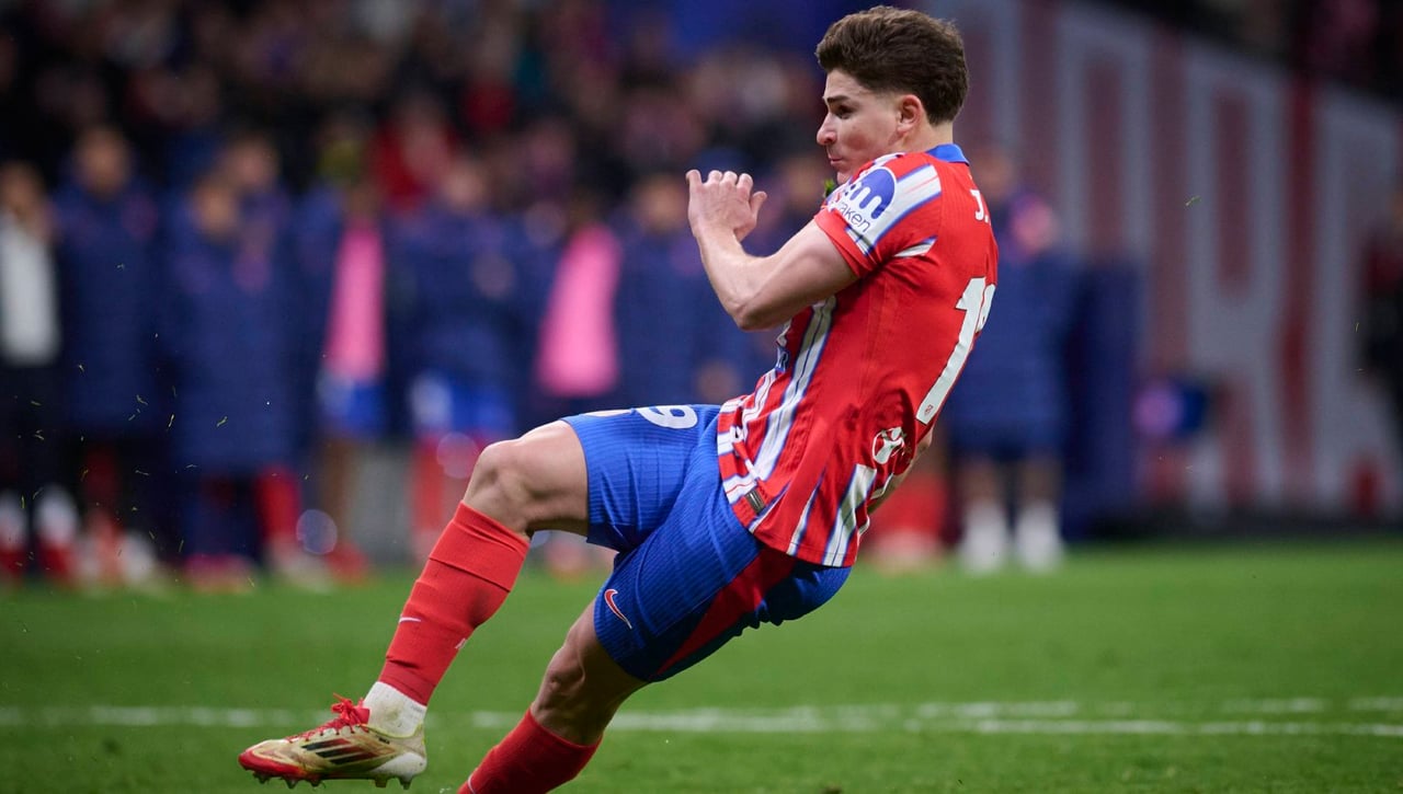 Acusan de manipulación a la UEFA por el penalti de Julián Álvarez