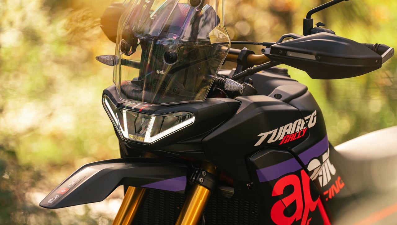 La Aprilia Tuareg Rally deslumbra en Sevilla