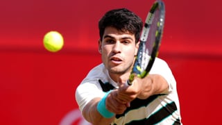 Carlos Alcaraz no acusa la resaca en Queen's