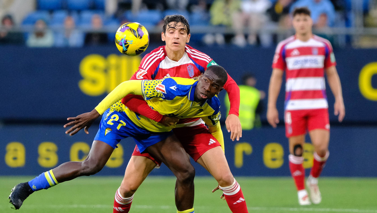 Cádiz y Granada, en mitad del lío
