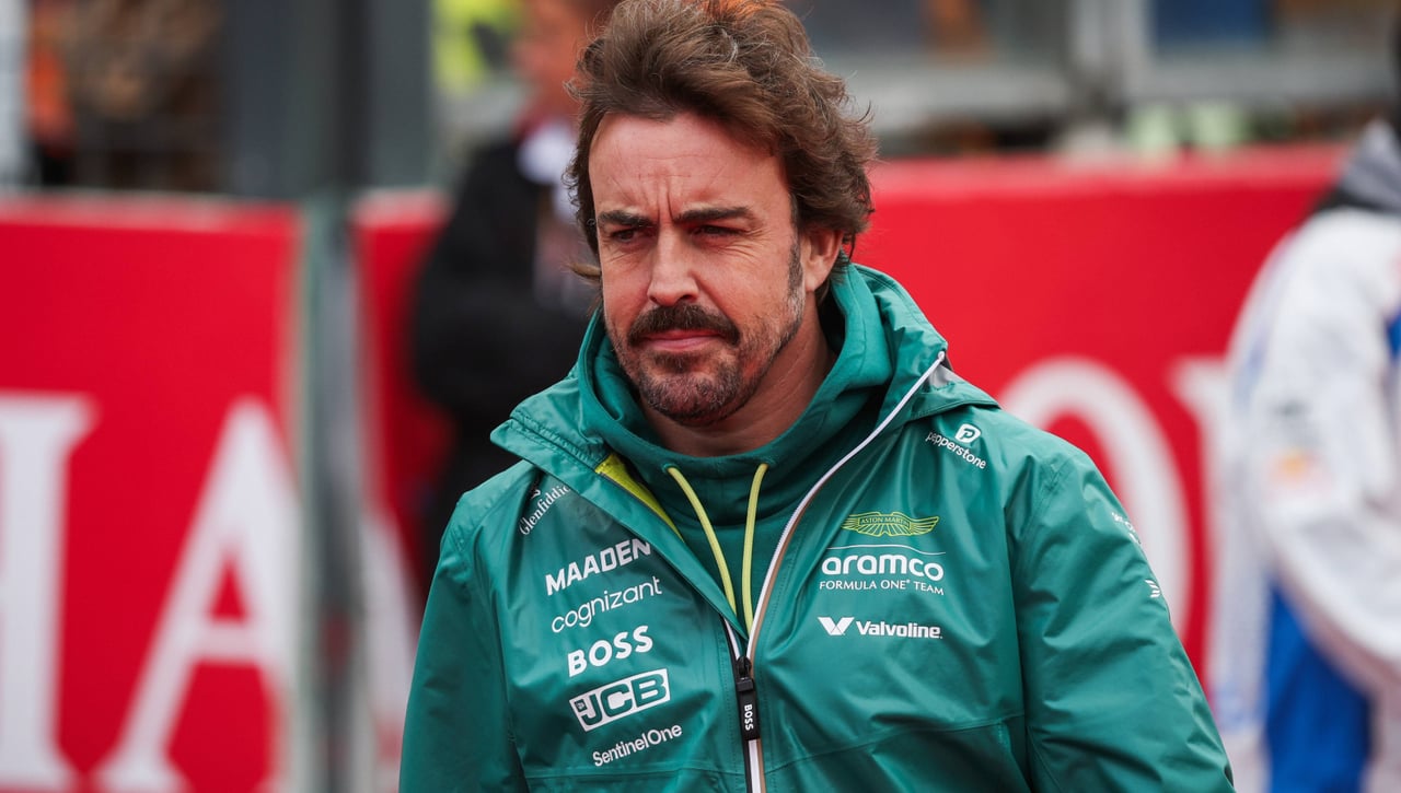 Fernando Alonso, condenado por un error de Aston Martin