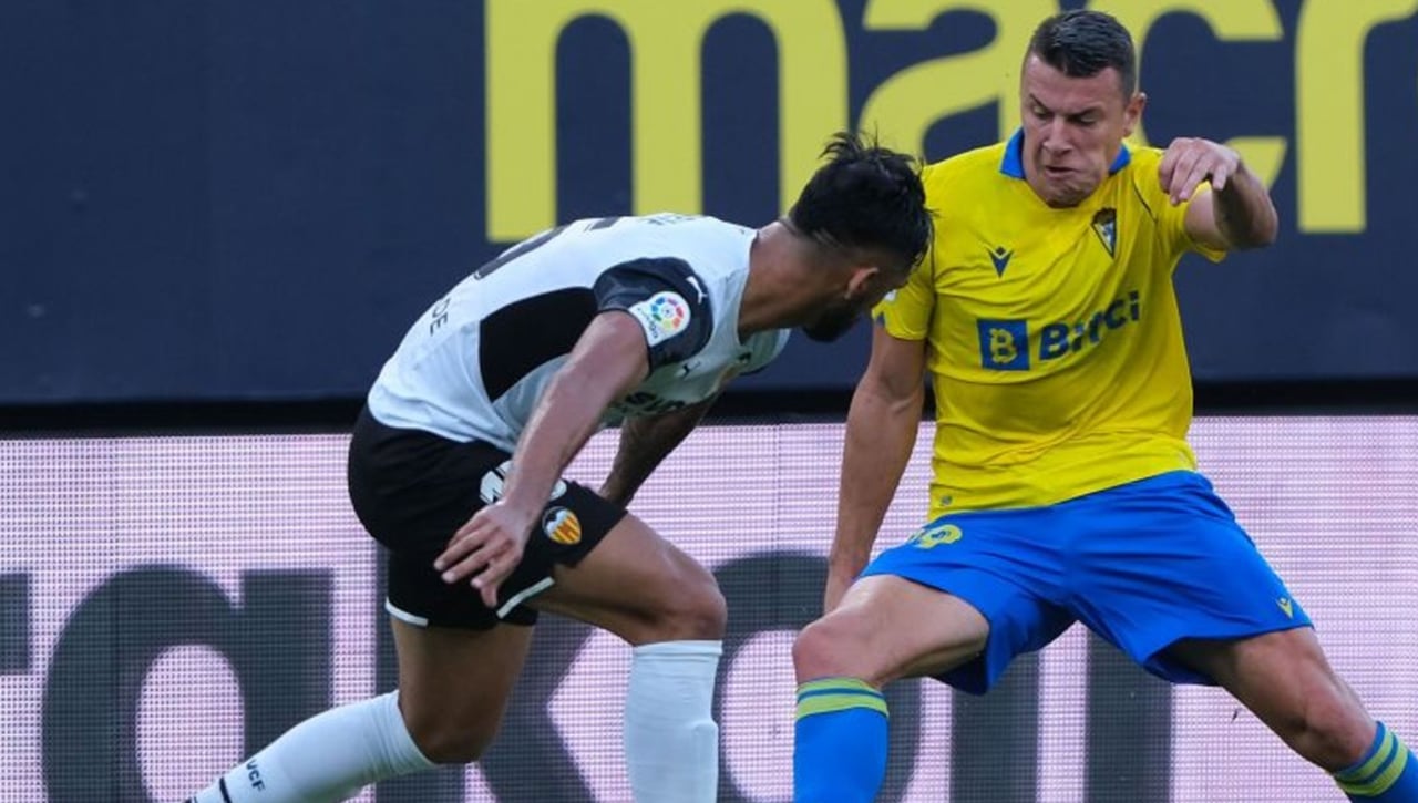 El Cádiz abre las negociaciones para dar salida a Osmajic