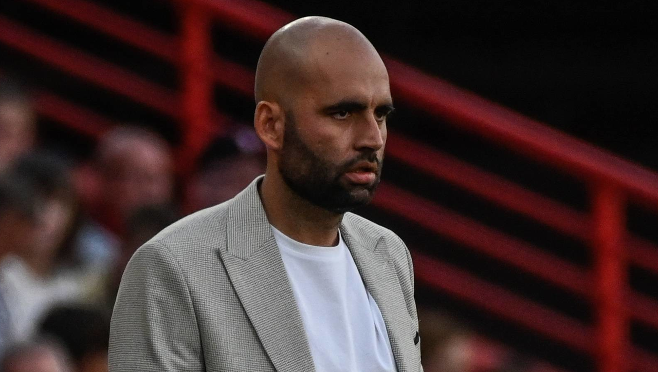 Giráldez les abre la puerta