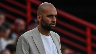 Giráldez les abre la puerta