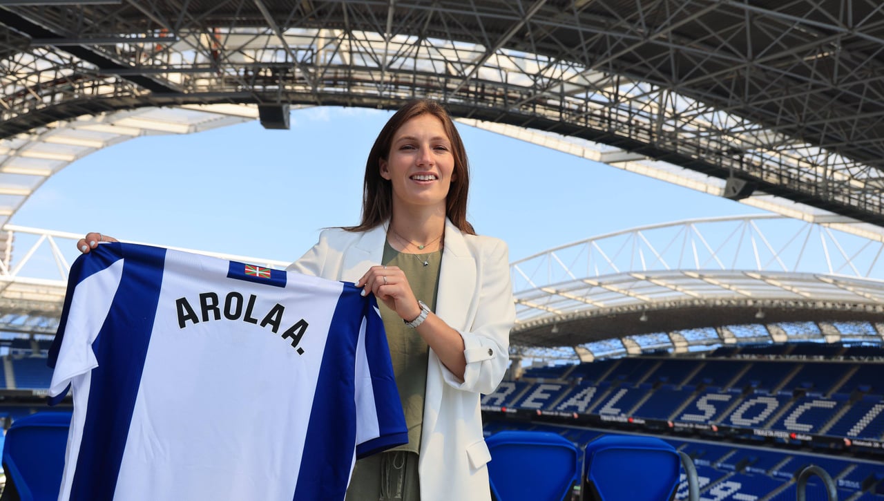 La Real Sociedad firma a Arola Aparicio