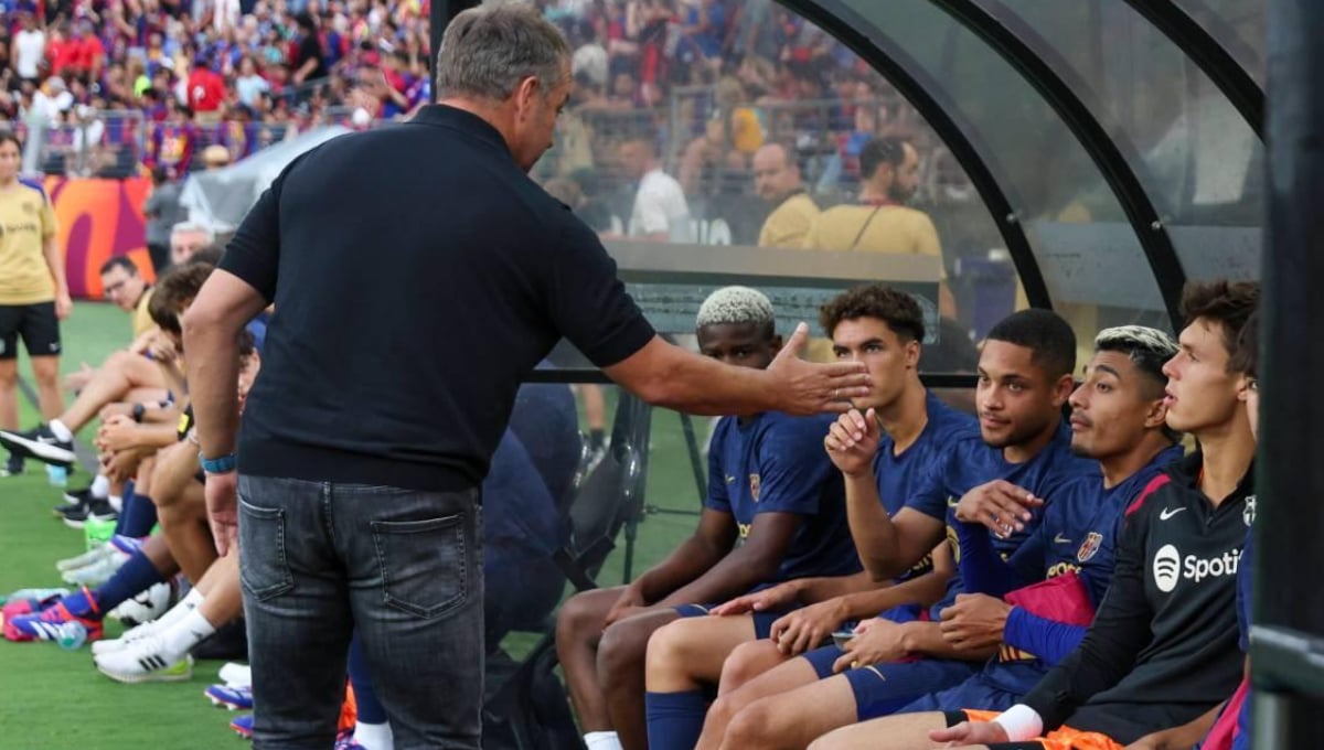 Hansi Flick 'vende' a Vitor Roque al Betis y lanza guiños a Isco Alarcón