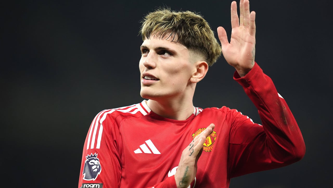 Garnacho da el primer paso