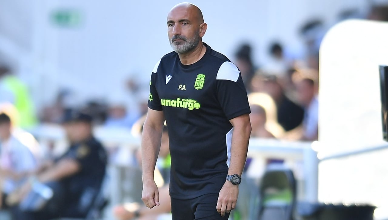 Cae el tercer entrenador en Segunda: Abelardo destituido