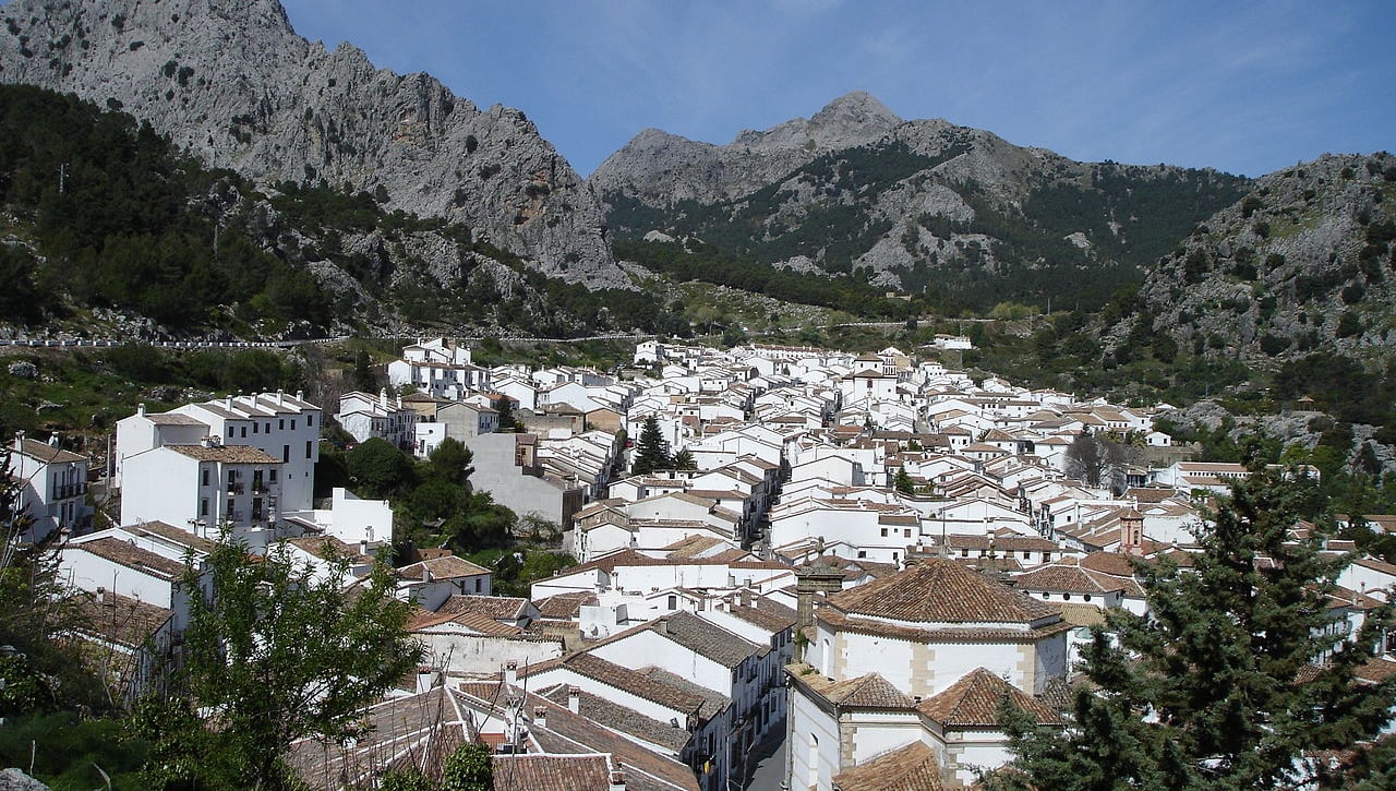 El pueblo más bonito de España para visitar en otoño está en Andalucía 