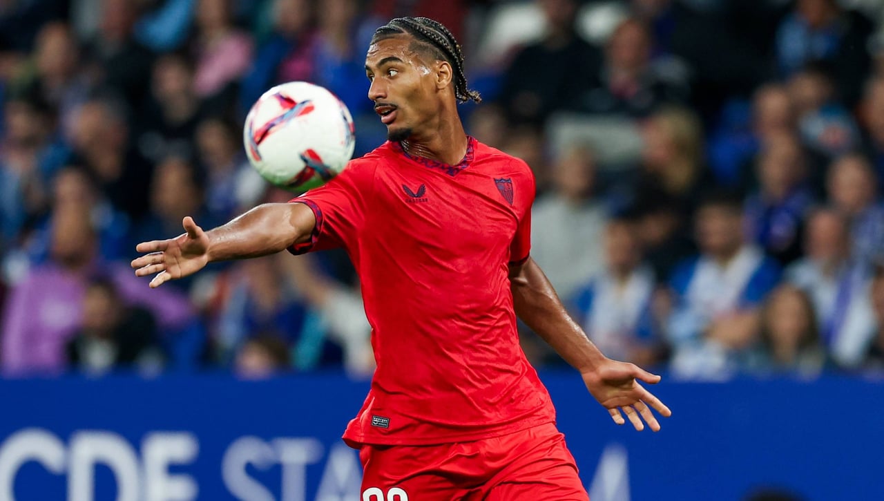 La razón por la que Badé dijo 'no' al Aston Villa