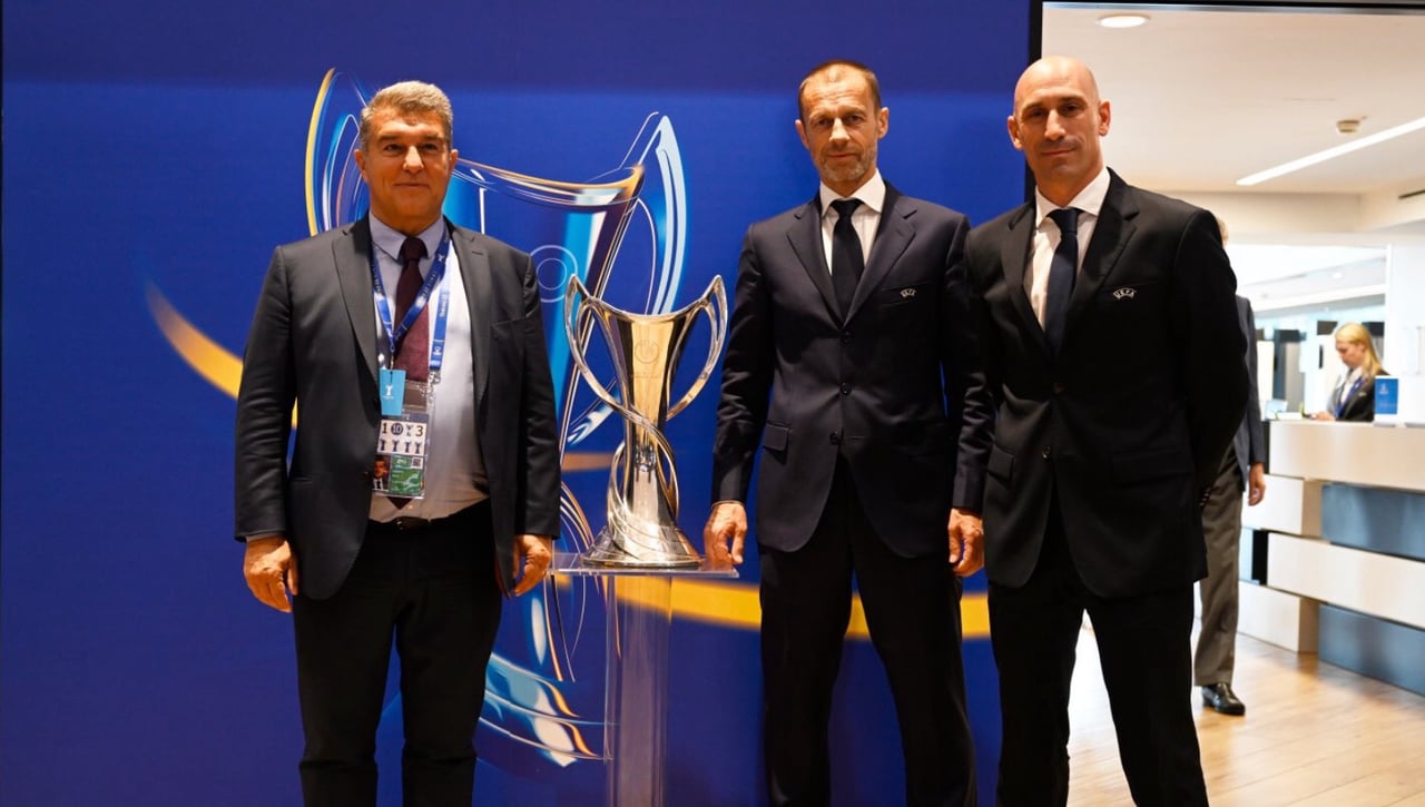 Tebas pide a Rubiales que cese a Laporta