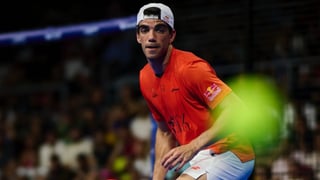 Muy mala suerte para Juan Lebrón en las Premier Pádel Finals de Barcelona