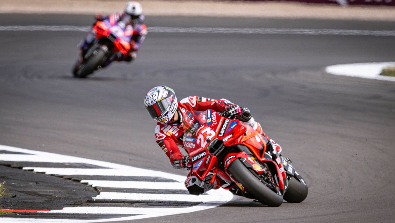 Jorge Martín desaprovecha el regalo de Pecco Bagnaia