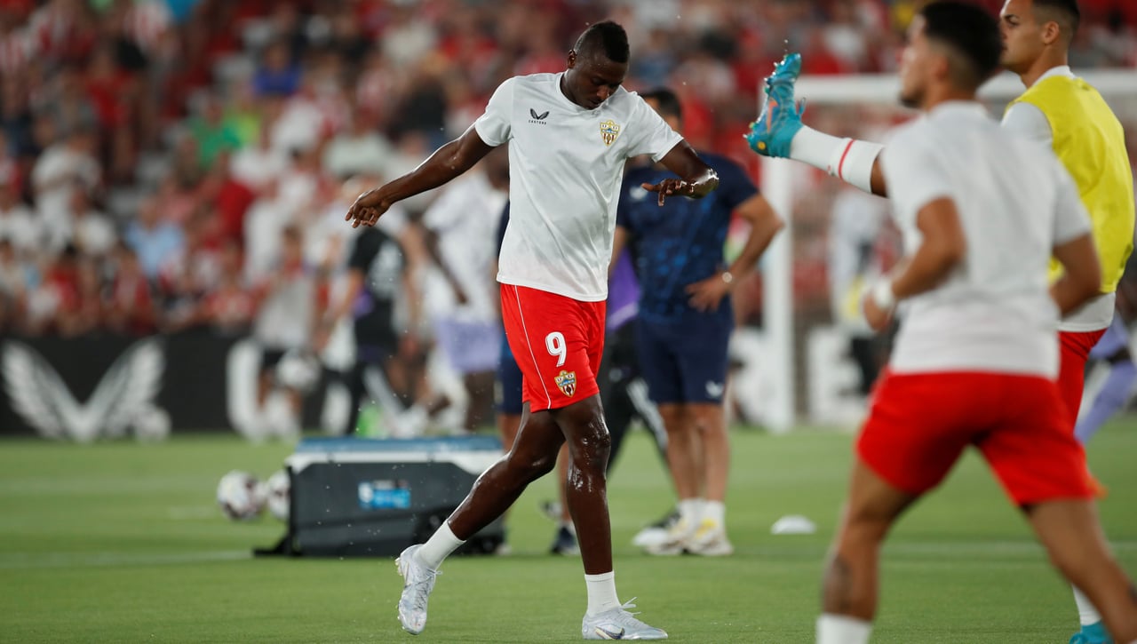 Resueltos los problemas entre Almería y Real Sociedad por Umar Sadiq