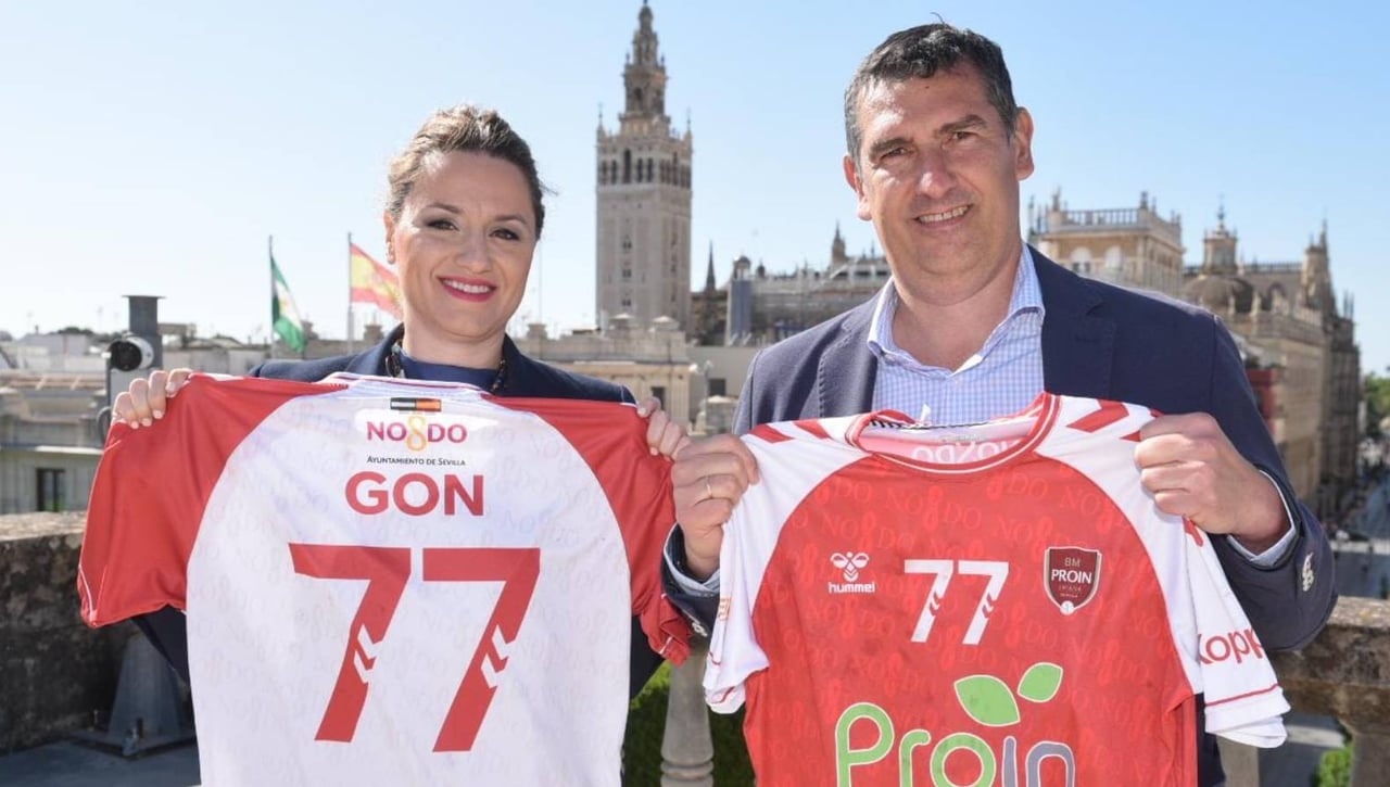El Ayuntamiento muestra su apoyo incondicional al Balonmano Proin Triana en su fase de ascenso