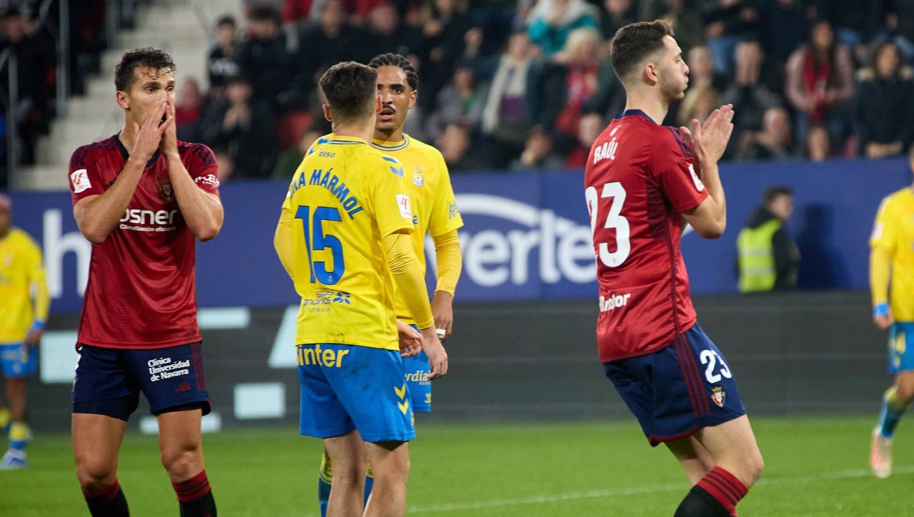 Polémica abierta por los dos momentos clave que perjudicaron a Osasuna ante Las Palmas en El Sadar