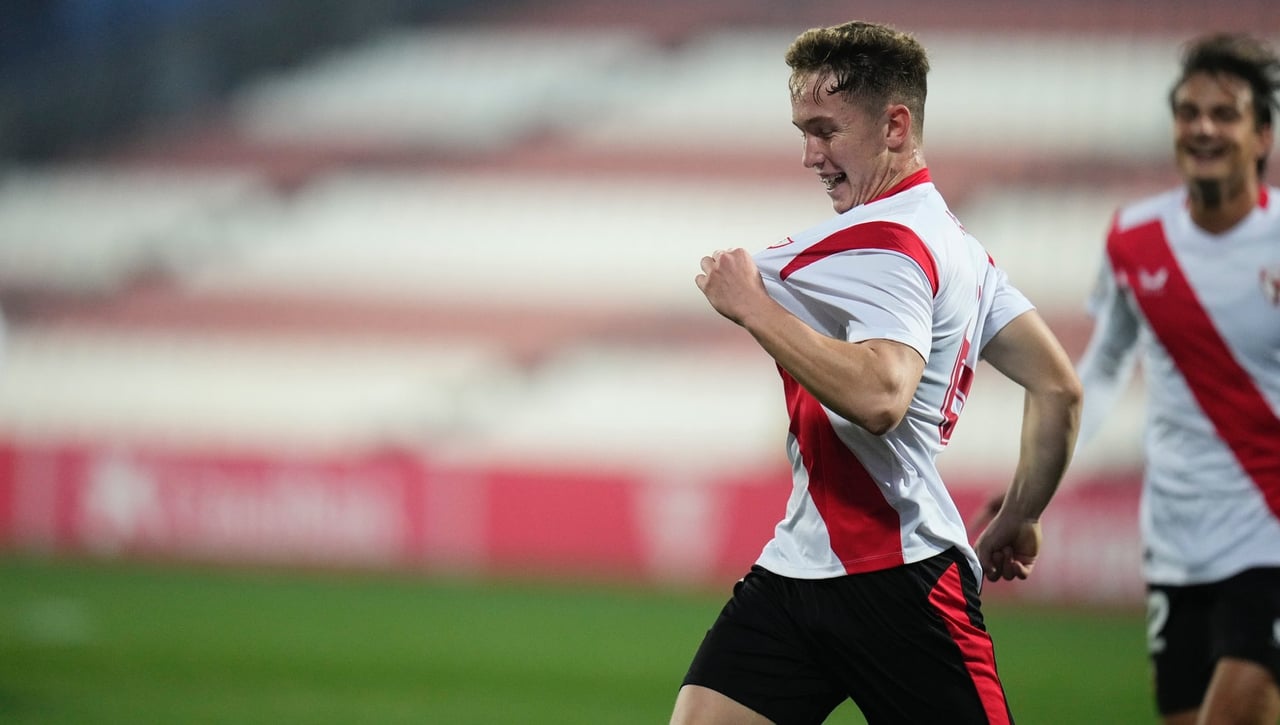 Sevilla Atlético 1-0 Juventud Torremolinos: Triunfo 'de cuatro puntos' con un hombre menos