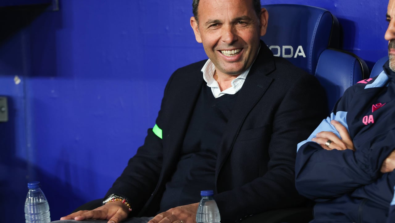 Miñambres destituye a Calleja y se nombra entrenador del Levante